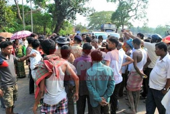 Locals blocked road in demand of roadway renovation Locals blocked road in demand of roadway renovation